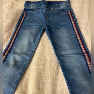Bebe Girl’s Size 8 pull on jeans with stripes on the side